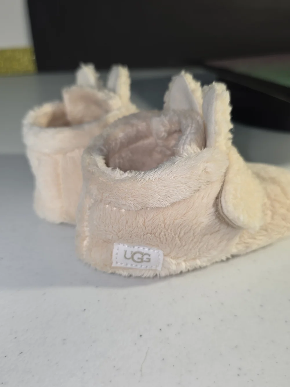 UGG Bixbee Llama Stuffie Unisex Plush Soft Slippers Booties Baby Sz 4/5 Natural